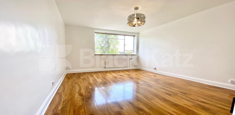 			VIDEO VIEWING AVAILABLE!, 2 Bedroom, 1 bath, 1 reception Apartment			 Cruikshank Street, ANGEL-KINGS CROSS